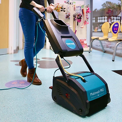 A scrubber dryer that cleans virtually every floor type, providing outstanding cleaning results and exceptional productivity.